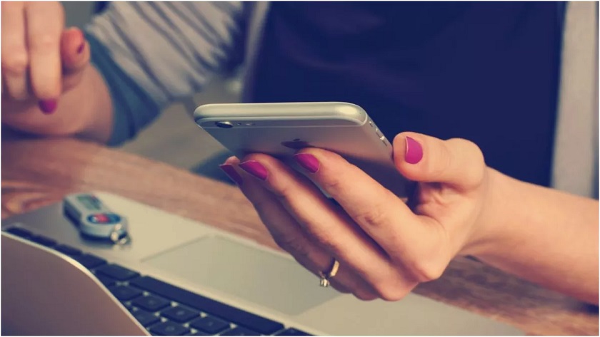 WhatsApp पर अश्लील वीडियो बनाकर किया ब्लैकमेल, युवक ने की सुसाइड की कोशिश