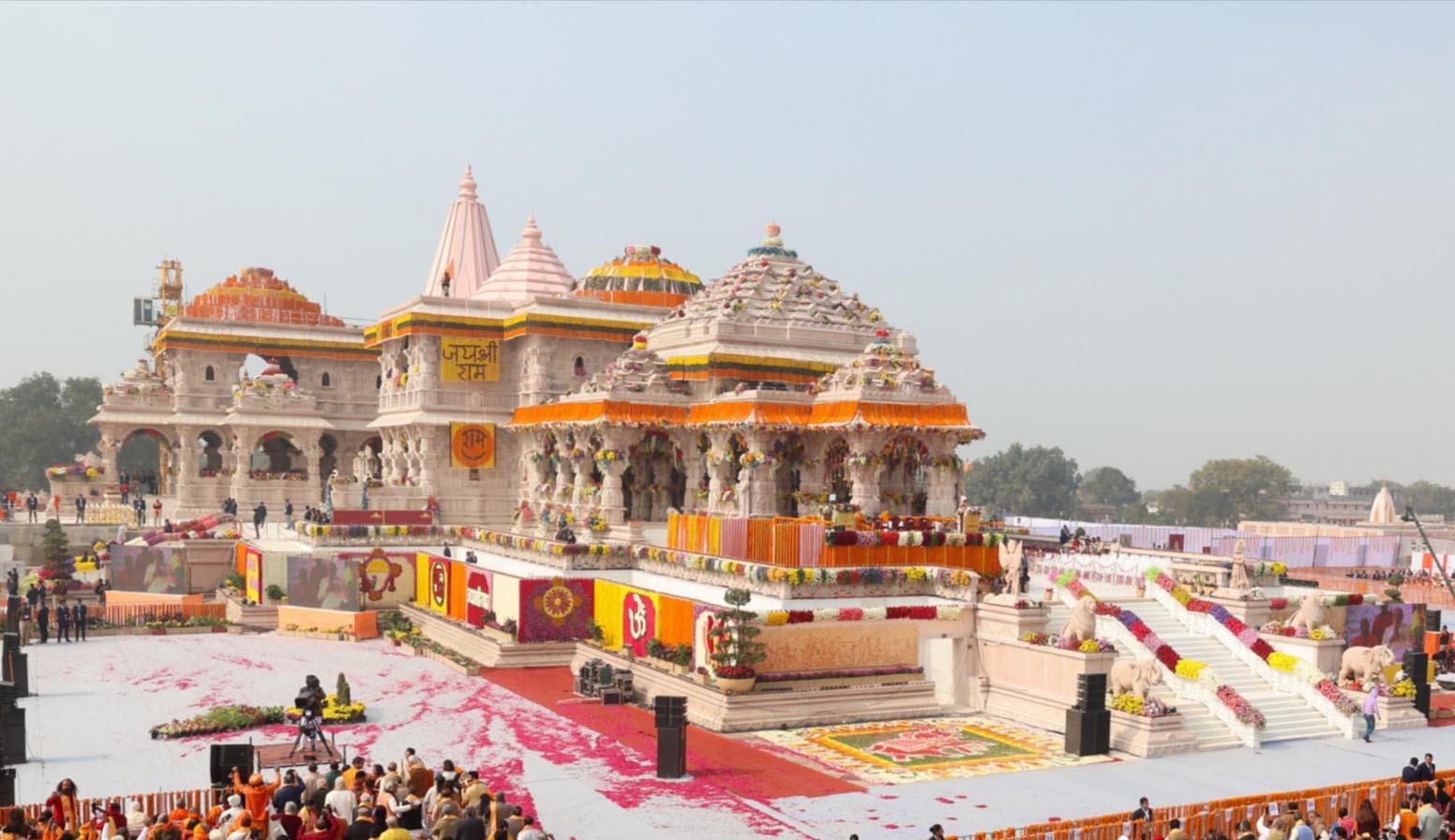 राम मंदिर का शिखर देख भक्त निहाल