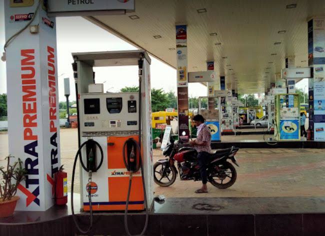 Diesel पर कंपनियों को तीन रुपये प्रति लीटर का घाटा, Petrol पर मुनाफा