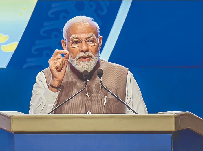 आर्थिक रूप से भारत को आत्मनिर्भर बनना होगा मोदी