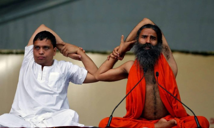 माफीनामे के बाद भी रामदेव और बालकृष्ण की मुश्किलें कम नहीं