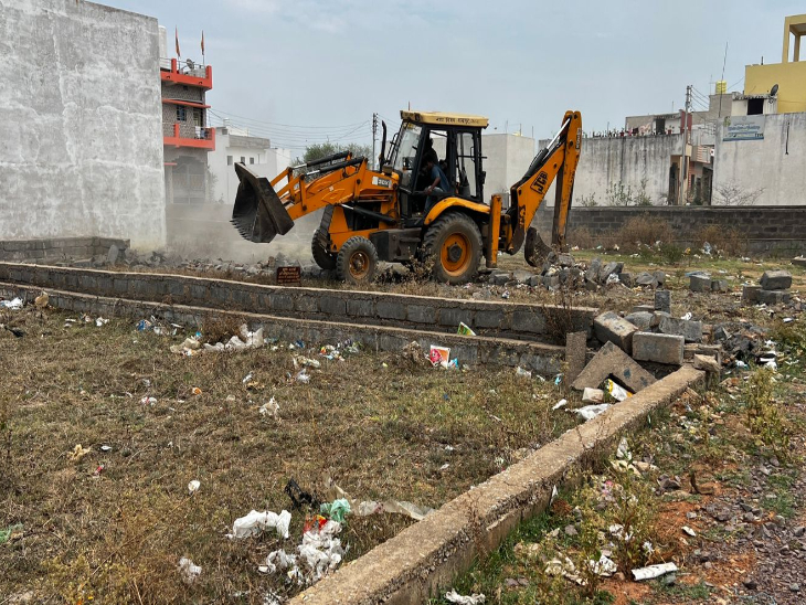 रायपुर: निगम ने चलाया बुलडोजर, निजी जमीन पर अवैध कब्जा