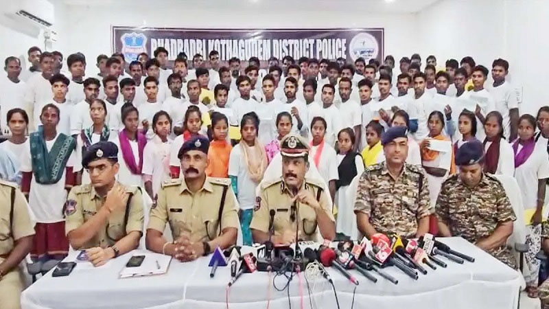 गृह मंत्री शाह के बस्तर दौरे के बीच 86 नक्सलियों ने IG के समक्ष किया आत्मसमर्पण