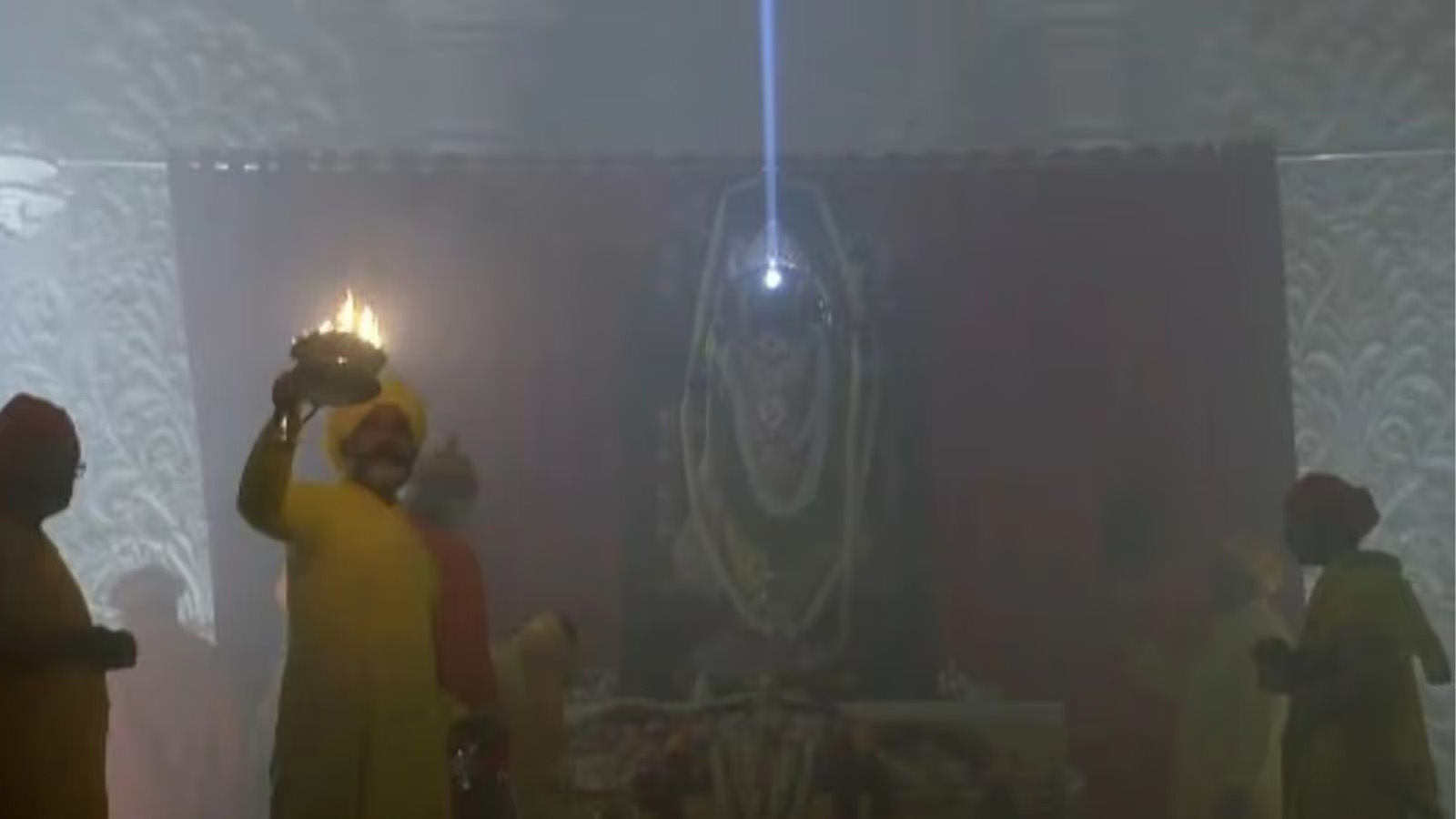 रामलला के ललाट पर 4 मिनट तक ठहरीं सूर्य की किरणें, रामनवमी पर सूर्याभिषेक का दिखा अद्भुत नजारा