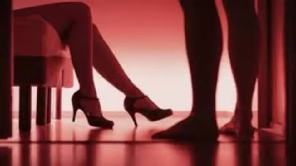 रायपुर में सेक्स रैकेट का भंडाफोड़, नौकरी का लालच देकर बुलाई थीं लड़कियां