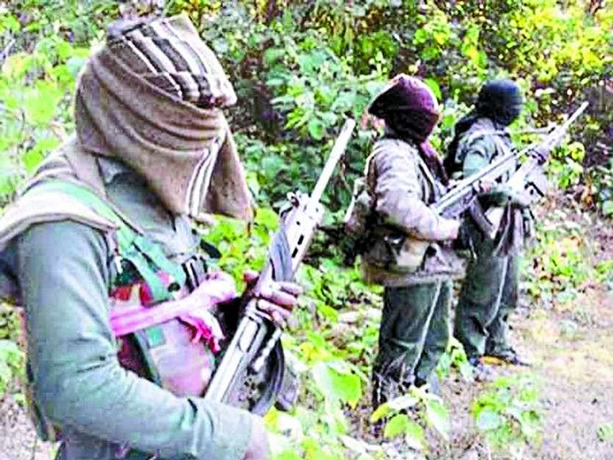 बीजापुर में नक्सलियों ने 3 ग्रामीणों की हत्या कर दी,कहा- ‘डर बना रहना चाहिए’…