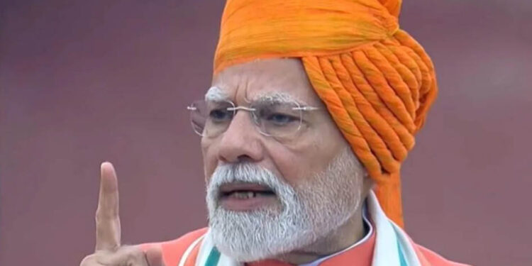 79वें स्वतंत्रता दिवस पर पीएम मोदी ने लाल किले से किए बड़े ऐलान; 15 हजार कैश, GST पर तोहफा, सेमीकंडक्टर चिप, ऊर्जा आत्मनिर्भरता…
