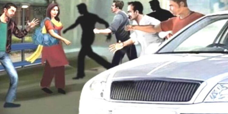 अटल पथ पर छेड़खानी, कार सवार युवक करते हैं पीछा