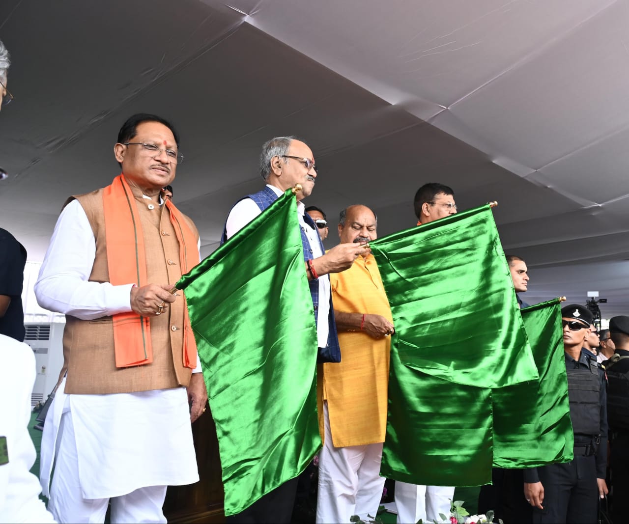 रायपुर-जबलपुर नई एक्सप्रेस ट्रेन हुआ शुभारंभ, CM और विधानसभा अध्यक्ष ने दिखाई हरी झंडी, देखें पूरा शेड्यूल