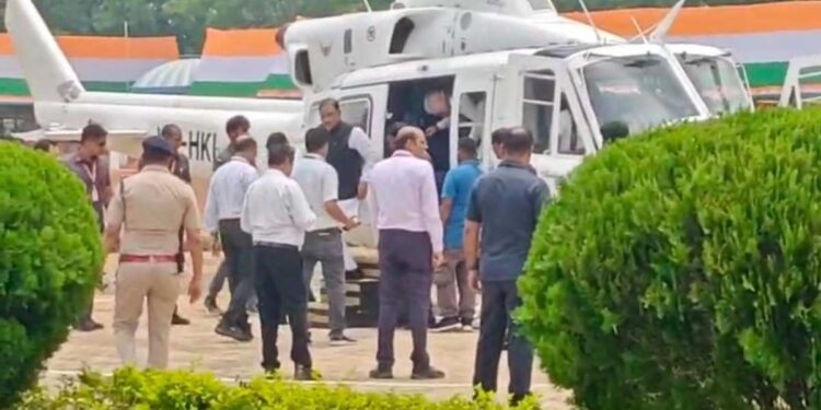 Breaking News : उड़ान भरने से पहले ही CM साय के हेलीकॉप्टर में आई तकनीकी खराबी