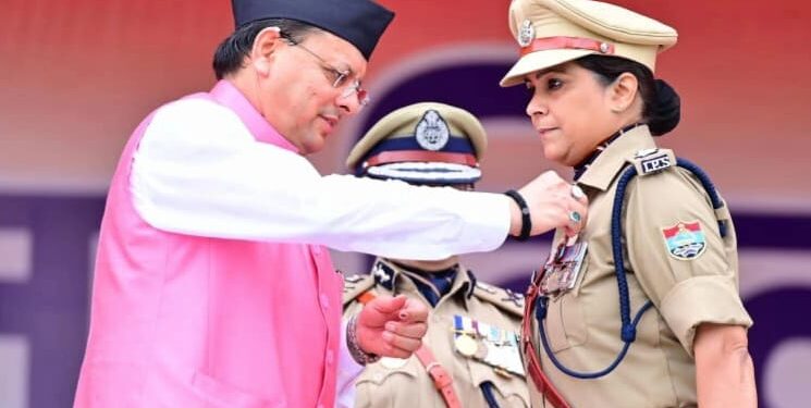 IPS Shweta Chaubey: उत्तराखण्ड तक फैली छत्तीसगढ़ के बरगद की जड़ें, IPS श्वेता चौबे मुख्यमंत्री सराहनीय सेवा पदक से सम्मानित…