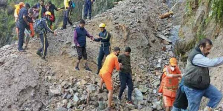 उत्तराखंड में बारिश का तांडव जारी, द्वितीय केदार पैदल मार्ग बहा-गंगोत्री हाईवे बंद; सैकड़ों तीर्थयात्री फंसे