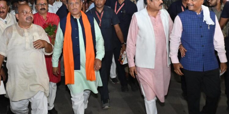 नवरात्रि पर्व पर मुख्यमंत्री विष्णु देव साय ने किया बाजार भ्रमण – GST 2.0 से व्यापारियों और उपभोक्ताओं में उत्साह