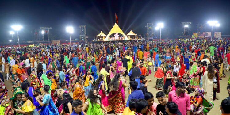 मुस्लिम युवाओं के गरबा आयोजन में जाने पर रोक,वक्फ बोर्ड ने कहा- मूर्ति पूजा में आस्था नहीं तो गरबा जैसे धार्मिक आयोजनों से दूर रहे