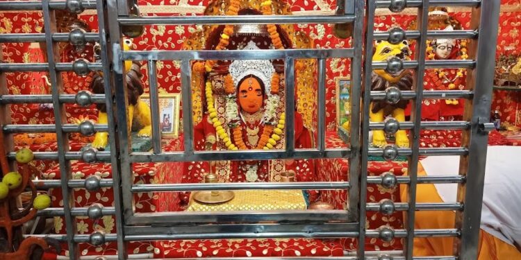 छत्तीसगढ़ में 5 हजार साल पुराना है मंदिर, आज भी घोड़े पर बैठकर आते हैं भक्त हरदेव लाल