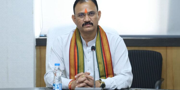 एनएमसी के मापदंड को पूरा करने के लिए आवश्यक निर्देशों का हो पालन: स्वास्थ्य मंत्री