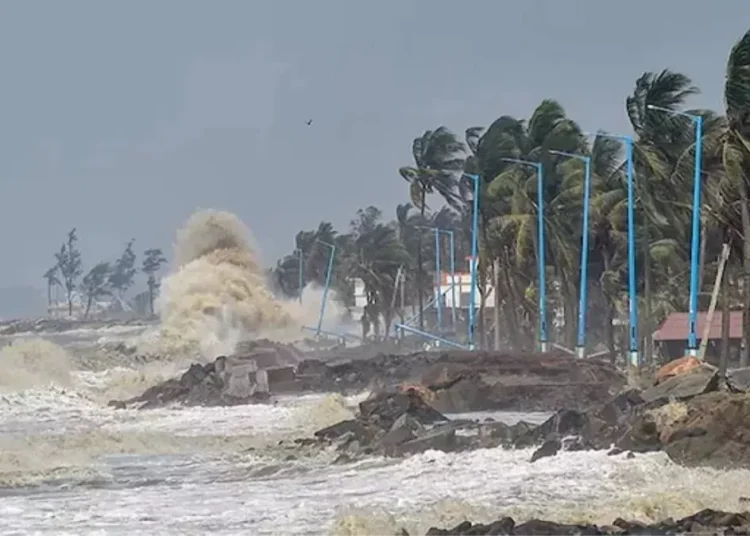 आंध्र और ओडिशा में मोंथा ने मचाई तबाही, 100KM प्रति घंटे की रफ्तार से टकराया तूफान; 1 की मौत