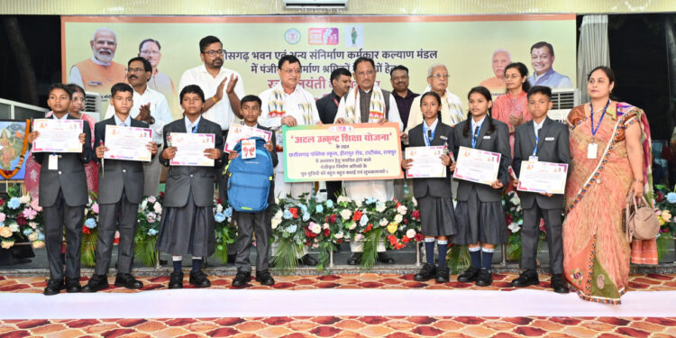 राज्य सरकार के प्रयासों से श्रमिकों के जीवन में आ रहा है बदलाव, श्रम विभाग अंतर्गत 25 वर्षों की विभागीय उपलब्धियां