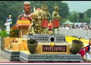 गुजरात की धरती पर बस्तर का सम्मान -एकता परेड में छत्तीसगढ़ की झांकी ने दिखाया विकास का नया मॉडल, प्रधानमंत्री नरेंद्र मोदी हुए प्रभावित