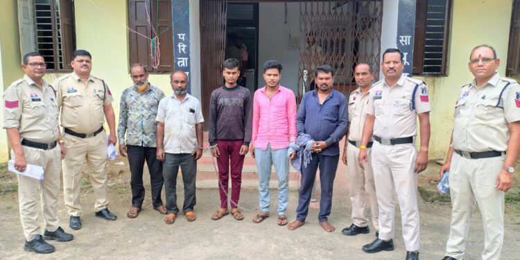 43 लाख रुपये के अवैध डीजल-पेट्रोल के साथ 9 गिरफ्तार