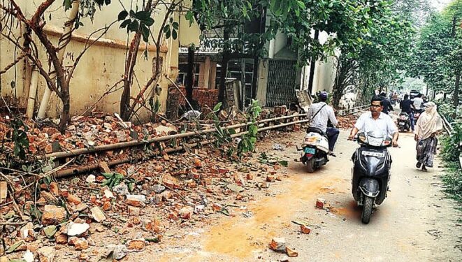 Bilaspur News: चौड़ीकरण कर बनाई जाएगी 40 फीट सड़क, कार्रवाई के दौरान जमकर हुआ विवाद, जवाली नाला रोड पर नगर निगम के बुलडोजर ने ढहाया 31 अवैध निर्माण