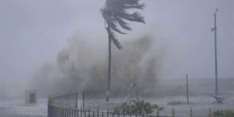 Cyclone Senyar: 100 की रफ्तार से तूफान, बारिश का अलर्ट; चक्रवात सेन्यार के कारण स्कूल-कॉलेज बंद