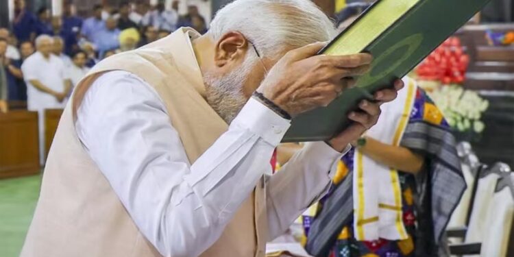 संविधान की ताकत ने ही मुझ जैसे गरीब को PM बनाया, नए मतदाताओं के लिए मोदी की अपील