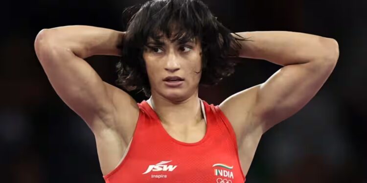 पहलवान विनेश फोगट ने कुश्ती से संन्यास वापस लिया