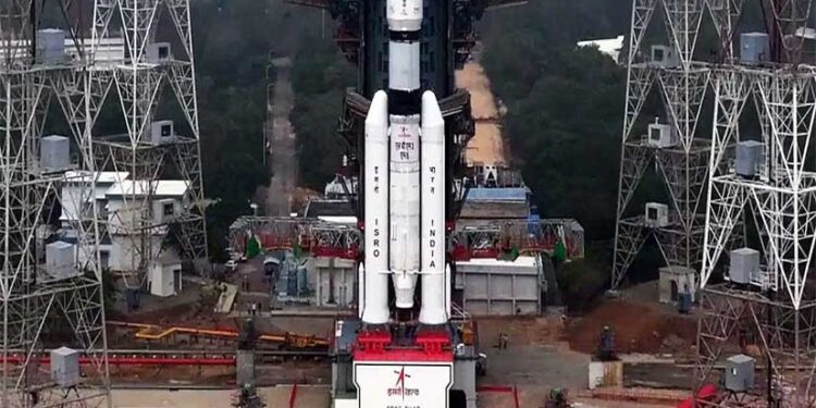 ISRO ने अमेरिकी सैटेलाइट लॉन्च किया, अंतरिक्ष में सीधे स्मार्टफोन को देगा कनेक्टिविटी