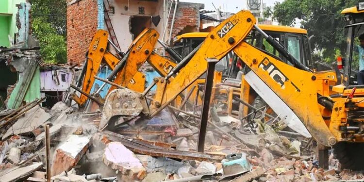 गोलीकांड मामले के मास्टर माइंड के घर चला बुलडोजर