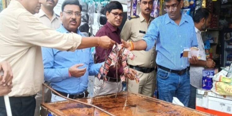 COTPA एक्ट के तहत ताबड़तोड़ छापेमारी, 13 दुकानों पर कार्रवाई, 2,900 रुपये जुर्माना, स्कूलों के 100 गज दायरे में तंबाकू बिक्री पर सख्ती