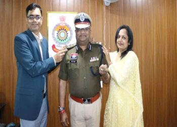 सरगुजा SSP राजेश अग्रवाल को DIG पद पर प्रमोशन, IG ने कॉलर बैच पहनाकर किया सम्मानित