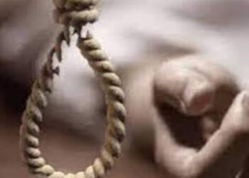 प्रिंसिपल और शिक्षक की प्रताड़ना ने ली जान! 12वीं के छात्र ने लगाई फांसी, सुसाइट नोट में लिखा – इन्हें माफी नहीं मिलनी चाहिए