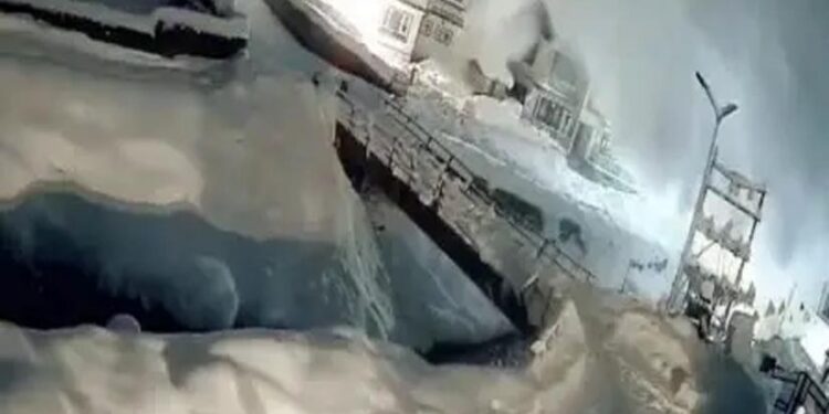 सोनमर्ग में भयानक हिमस्खलन, CCTV में कैद हुआ खौफनाक मंजर