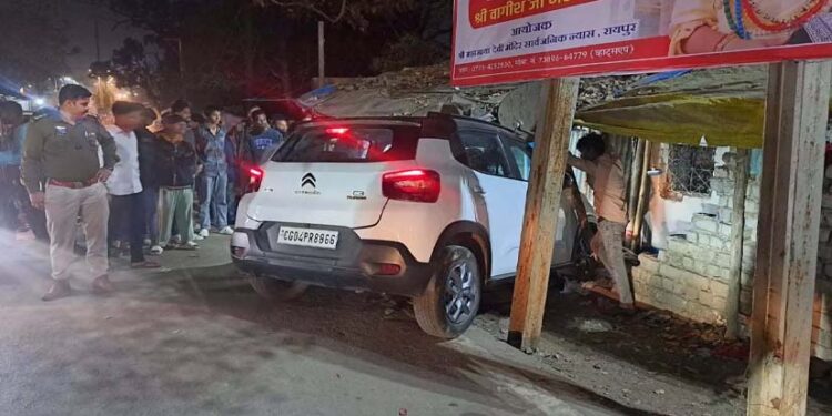 रायपुर में फिर रफ्तार का कहर: हाई स्पीड कार दुकान में जा घुसी, नाबालिग बच्ची गंभीर रूप से घायल