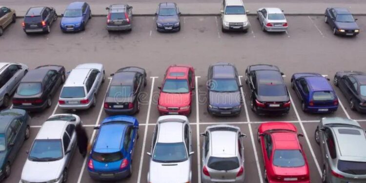 अब रेलवे स्टेशन पर कार पार्किंग महंगी, एक दिन का चार्ज सुन उड़ जाएंगे होश