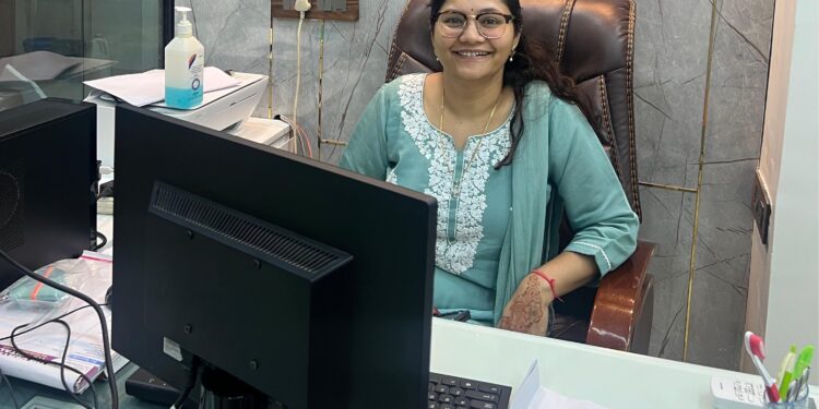 न्यूजीलैंड की नन्हीं मरीज को रायपुर में मिली नई मुस्कान, डॉ. स्तुति अग्रवाल ने संवारीं टेढ़े-मेढ़े दांतों की लकीरें