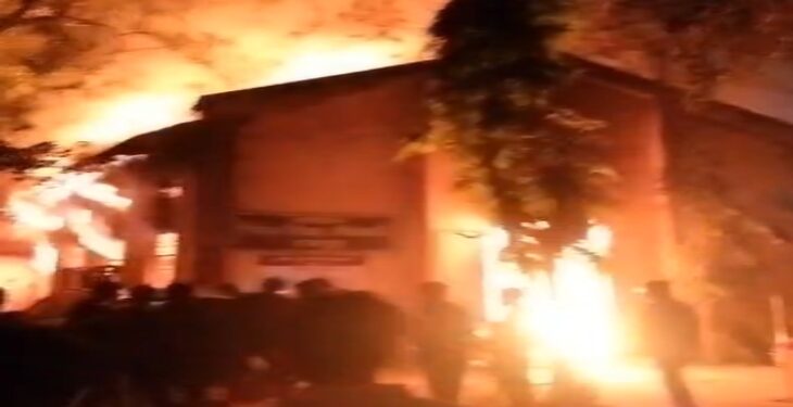 जिला शिक्षा अधिकारी के दफ्तर में आग, कई कागजात जलकर राख