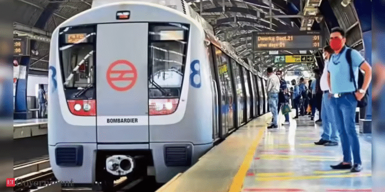 शर्मनाक : मेट्रो में अमेरिकी युवती से नाबालिग ने की छेड़छाड़