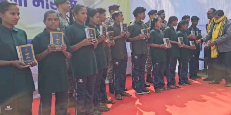 सुरक्षाबलों को मिली बड़ी सफलता, 21 लाख का इनामी माओवादी ने किया सरेंडर