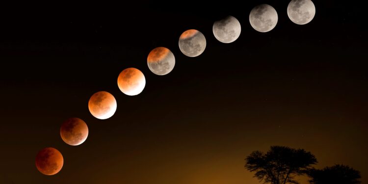 3 मार्च को लगेगा चंद्र ग्रहण, जानें सूतक काल और 12 राशियों पर प्रभाव