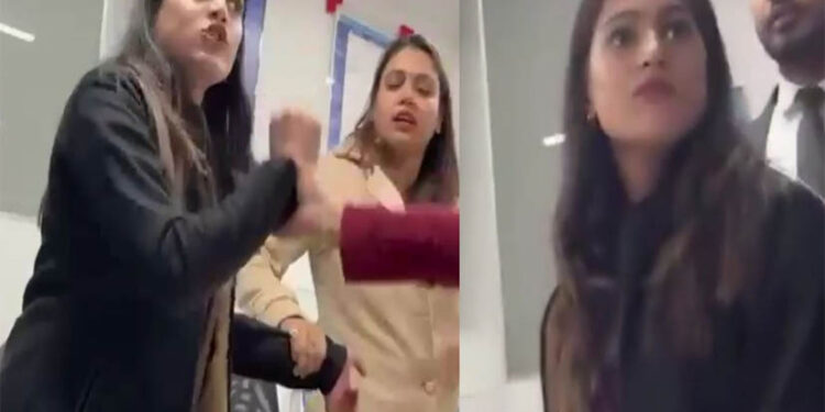 ठाकुर हूं मैं: HDFC बैंक की महिला कर्मचारी का ग्राहक पर गुस्सा, वीडियो वायरल