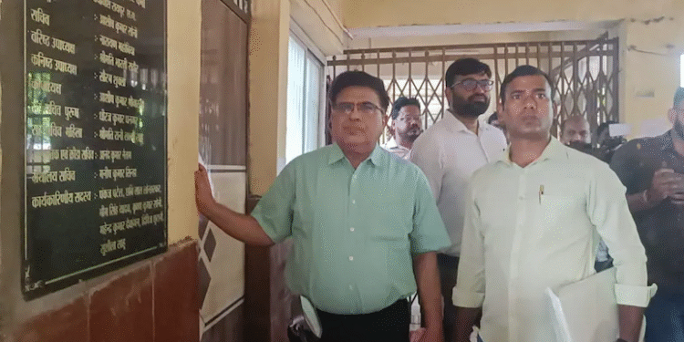 DMF घोटाला: पूर्व IAS अनिल टुटेजा गिरफ्तार, EOW की बड़ी कार्रवाई, कमीशन लेकर अपनों को फायदा पहुंचाने का आरोप