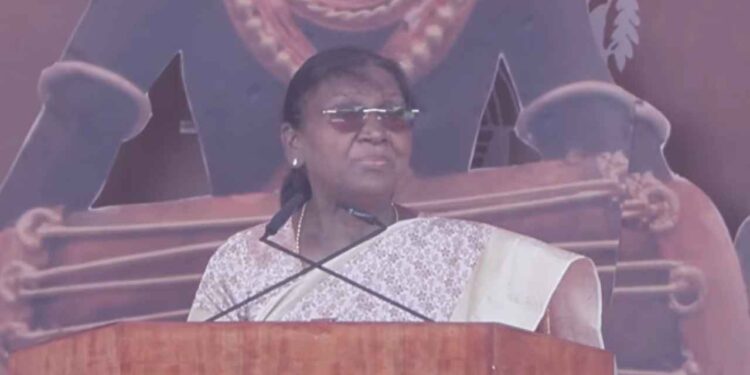 ‘जय जोहार! यान सजन के जोहार, पिला मन के मोचो आशीर्वाद…’, राष्ट्रपति मुर्मू ने किया बस्तर पंडुम का आगाज