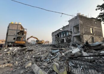 लालपुर में 20 हजार वर्गफीट शासकीय कोटवारी भूमि पर अवैध निर्माण ध्वस्त, दूसरे दिन भी जारी रही कार्रवाई