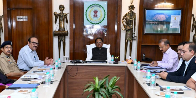 पश्चिम एशिया की परिस्थितियों पर मुख्यमंत्री की उच्चस्तरीय समीक्षा: वीडियो कॉन्फ्रेंसिंग के माध्यम से कमिश्नर, आईजी और कलेक्टरों को दिए निर्देश