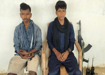 कांकेर में डेडलाइन के आखिरी दिन नक्सली सरेंडर, AK-47 के साथ पुलिस के पास आए