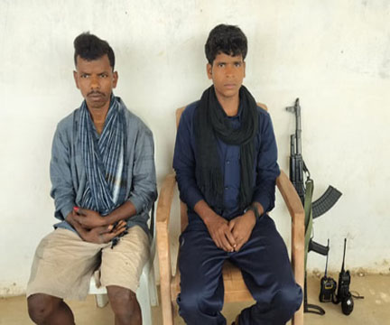 कांकेर में डेडलाइन के आखिरी दिन नक्सली सरेंडर, AK-47 के साथ पुलिस के पास आए