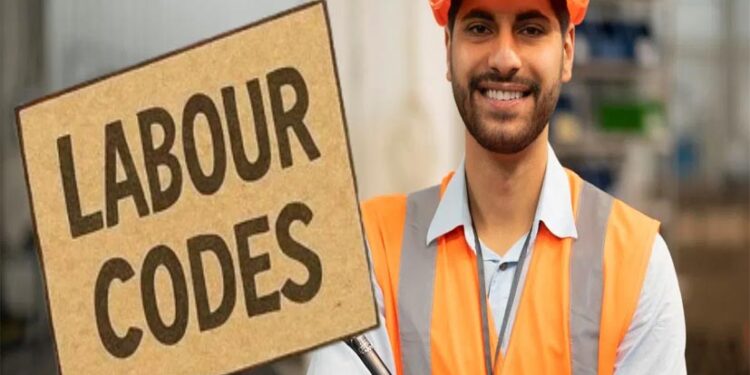 1 अप्रैल 2026 से भारत में नए लेबर कोड लागू, कर्मचारियों की सैलरी से ओवर टाइम तक यह कैसे डालेगा असर