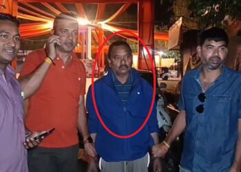 CG ACB Trap : एक लाख की रिश्वत लेते रंगे हाथों तहसील का बाबू हुआ गिरफ्तार, ACB रेड का डर दिखाकर करता था वसूली